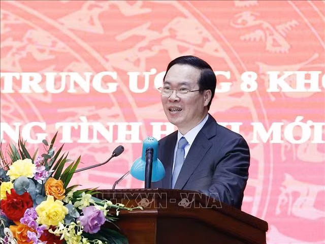 Chủ tịch nước Võ Văn Thưởng phát biểu chỉ đạo Hội nghị Tổng kết 10 năm thực hiện Nghị quyết Trung ương 8, khóa XI về Chiến lược bảo vệ Tổ quốc trong tình hình mới do Thành ủy Hà Nội tổ chức - Ảnh: TTXVN