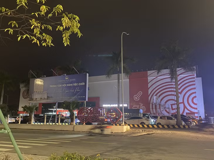 Siêu thị Go Hạ Long hưởng ứng chiến dịch Giờ Trái đất.