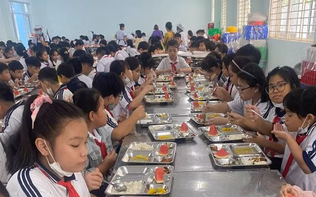 Tăng cường biện pháp bảo đảm an toàn thực phẩm trong trường học ảnh 1