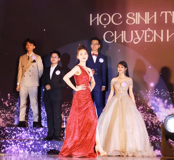 ... và được chế tác từ nhiều chất liệu thân thiện với môi trường.