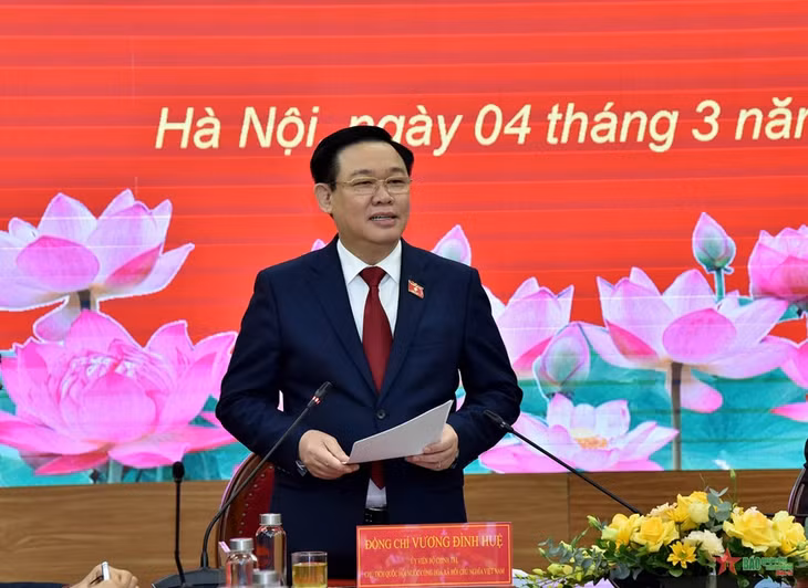 Chủ tịch Quốc hội Vương Đình Huệ phát biểu. Ảnh: LÂM HIỂN