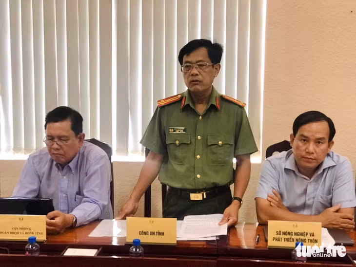 Thượng tá Trần Trung Quốc thông tin tại Hội nghị giao ban báo chí tháng 3 - Ảnh: ĐẶNG TUYẾT
