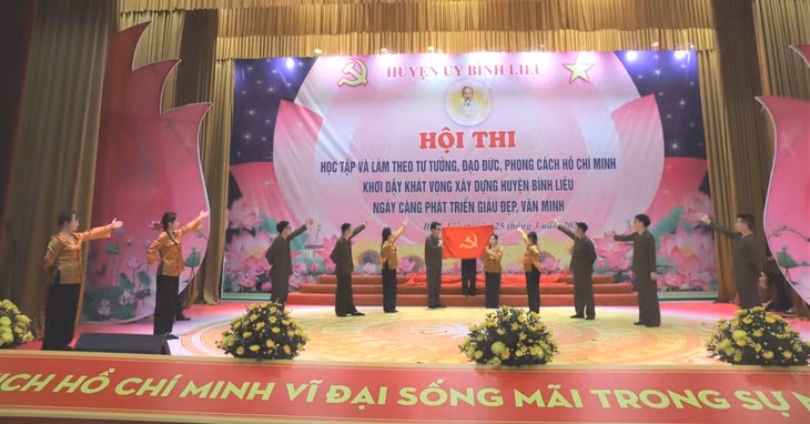 Phần thi tài năng của cụm các chi bộ cơ sở.