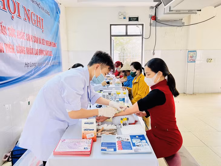 100 CNLĐ được xét nghiệm miễn phí các chỉ số liên quan đến bệnh tiểu đường, mỡ máu, chức năng thận.