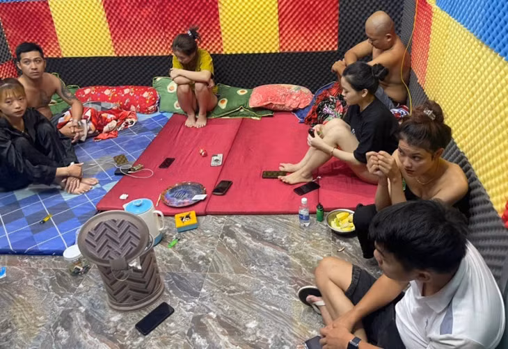 Hiện trường và tang vật vụ tổ chức sử dụng trái phép chất ma tuý.