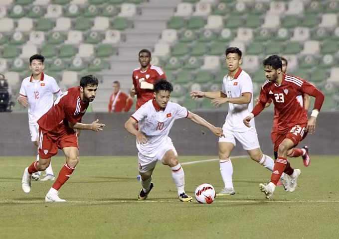 Việt Nam thua thiệt nhiều mặt trước UAE. Ảnh: Đoàn Huynh