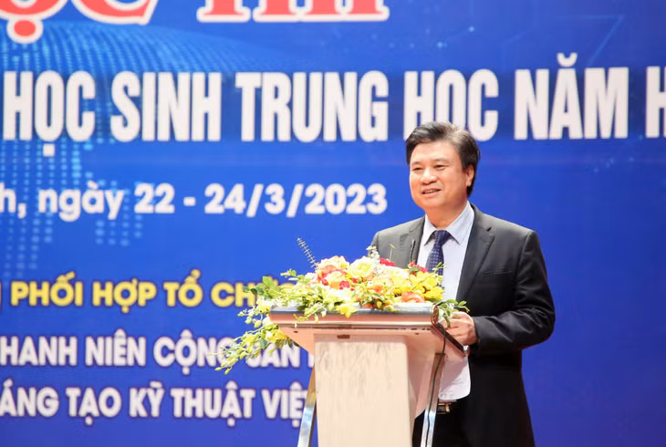 Thứ trưởng Bộ GD&amp;ĐT Nguyễn Hữu Độ, Trưởng Ban Chỉ đạo Cuộc thi khoa học, kỹ thuật cấp quốc gia học sinh trung học năm học 2022-2023 phát biểu bế mạc Cuộc thi.