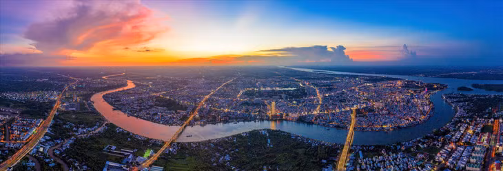 Toàn cảnh sông Hậu, sông Cần Thơ ôm trọn trung tâm thành phố. Ảnh: Minh Lương