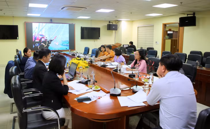 Hội đồng Xét giải báo chí tỉnh năm 2022 nhận xét, đánh giá các tác phẩm ảnh báo chí dự giải.