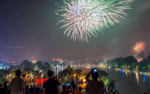 Bắn pháo hoa tại TP Hạ Long. Ảnh minh họa.