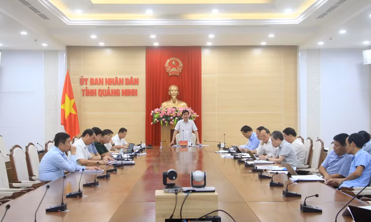 Đồng chí Nguyễn Tường Văn, Phó Bí thư Tỉnh ủy, Chủ tịch UBND tỉnh, phát biểu kết luận.