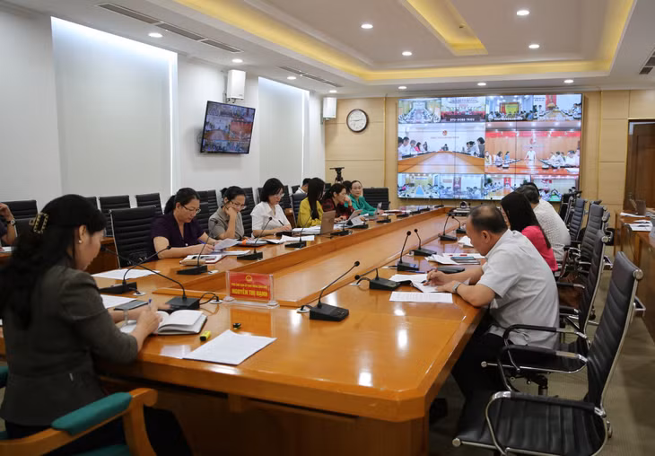 Quang cảnh cuộc họp.