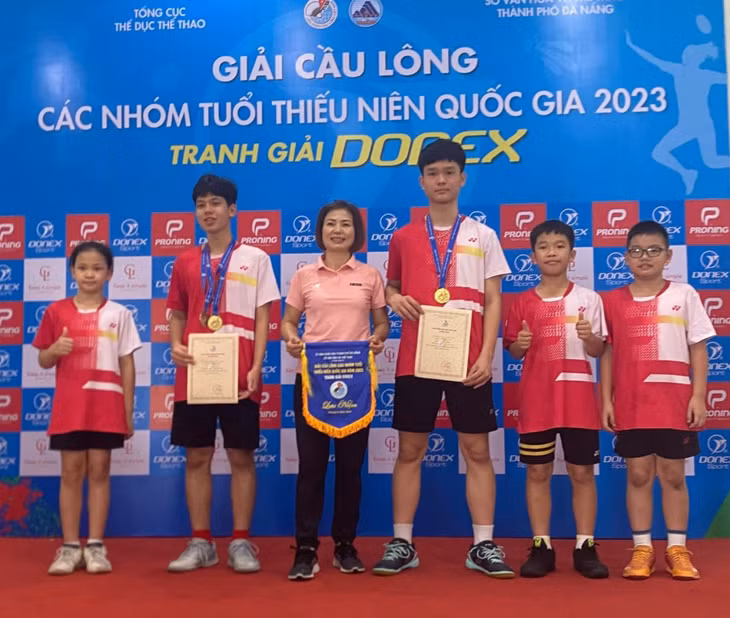 Đội tuyển Cầu lông trẻ Quảng Ninh giành 2 huy chương tại giải.