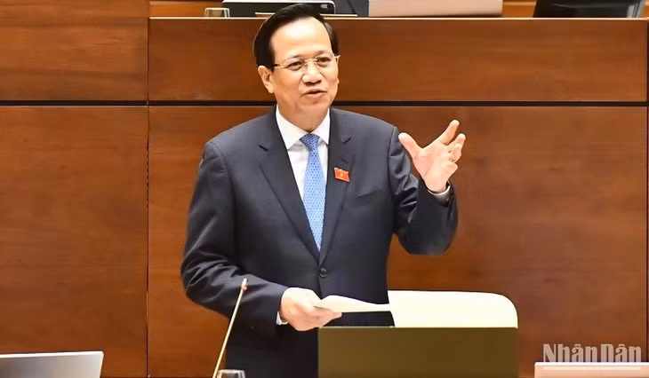 Bộ trưởng Lao động-Thương binh và Xã hội Đào Ngọc Dung trả lời chất vấn của đại biểu Quốc hội. (Ảnh: ĐĂNG KHOA)