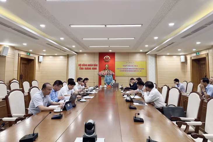 Quang cảnh cuộc họp.