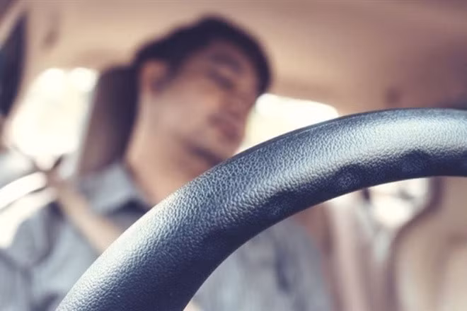 Người ngủ trong xe ô tô ngoài nguy cơ ngộ độc CO còn có nguy cơ ngộ độc chì. Ảnh minh họa: Vareli.