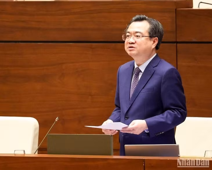 Bộ trưởng Xây dựng Nguyễn Thanh Nghị phát biểu giải trình tại phiên họp chiều 23/6. (Ảnh: DUY LINH)