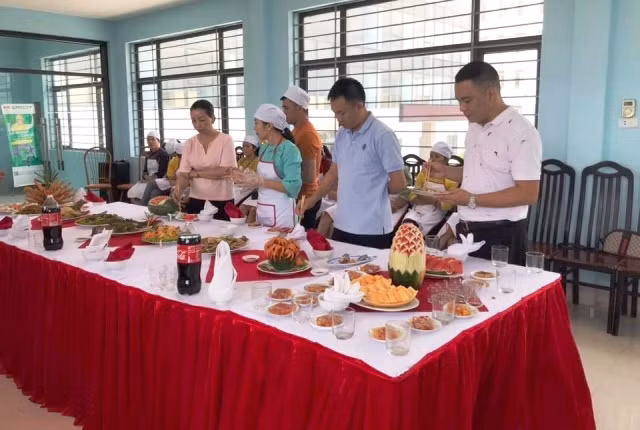 Trung tâm Dịch vụ việc làm (Sở LĐ-TB&amp;XH) chú trọng đào tạo nghề cho người lao động thất nghiệp, giúp họ có thêm cơ hội tìm việc làm mới.