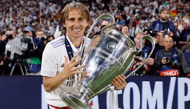Modric gia hạn hợp đồng với Real Madrid.