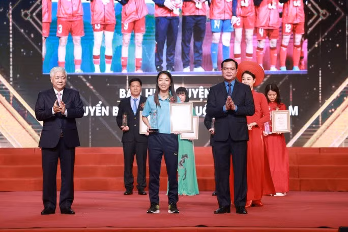 Tôn vinh 16 tập thể, cá nhân tiêu biểu trong chương trình Vinh quang Việt Nam - Ảnh 3.