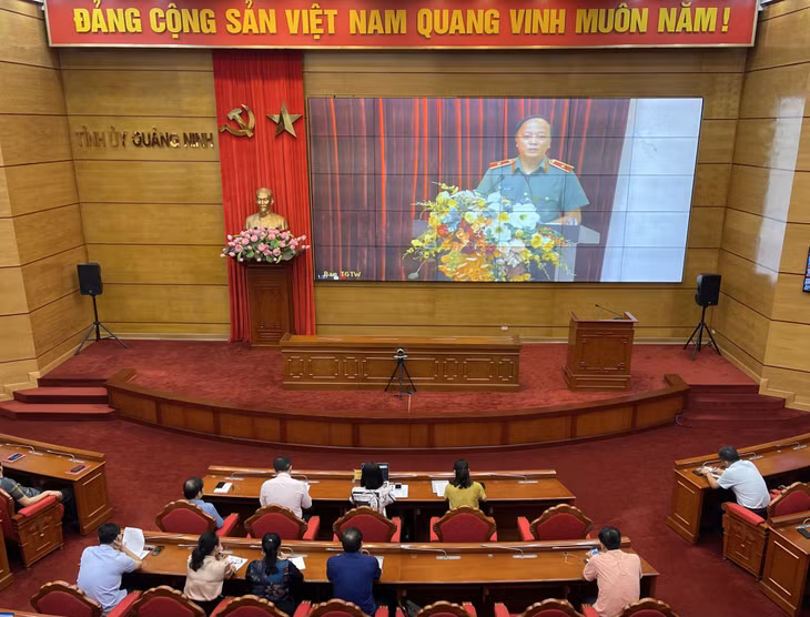 Điểm cầu Quảng Ninh nghe Thiếu tướng Đặng Hồng Đức, Chánh văn phòng Bộ Công an thông tin chuyên đề về: vụ việc gây mất an ninh trật tự tại Đắk Lắk vừa qua.