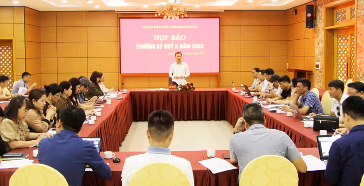 Lãnh đạo Văn phòng UBND tỉnh chủ trì họp báo thường kỳ quý II năm 2023.