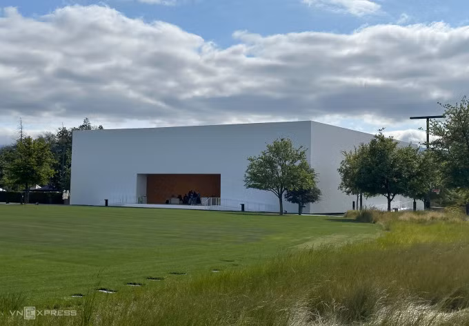 Khu Fieldhouse được Apple xây mới dành cho việc sử dụng Vision Pro. Ảnh: Tuấn Hưng