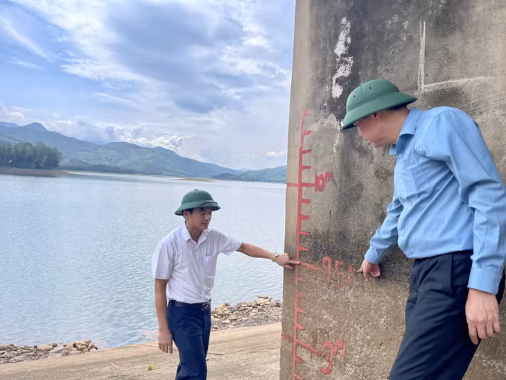 Mực nước hiện tại ở hồ Khe Chè hiện đã giảm xuống còn 3,4 triệu m3.