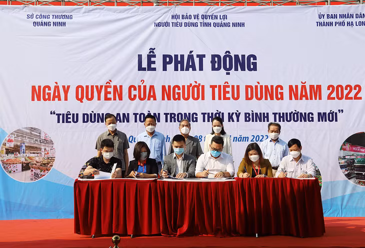 Hội Bảo vệ quyền lợi người tiêu dùng tỉnh phối hợp với Sở Công Thương và UBND TP Hạ Long tổ chức Ngày quyền của người tiêu dùng năm 2022.