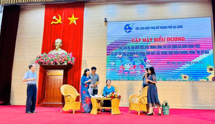 Tiểu phẩm về gia đình trong Hội nghị gặp mặt biểu dương cán bộ, hội viên tiêu biểu trong công tác xây dựng gia đình hạnh phúc do Hội LHPN TP Hạ Long tổ chức, tháng 6/2023.