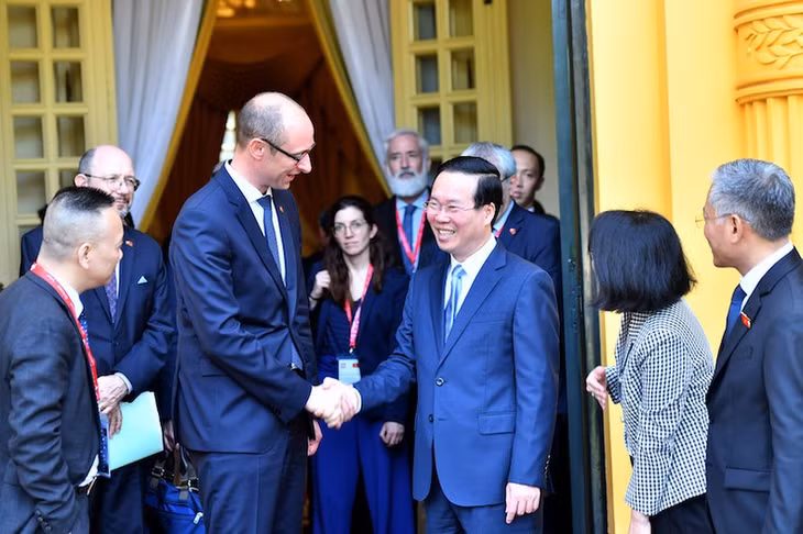 Chủ tịch nước Võ Văn Thưởng với Chủ tịch Hội đồng Quốc gia Thụy Sĩ Martin Candinas tại Phủ Chủ tịch. Ảnh: ĐĂNG KHOA