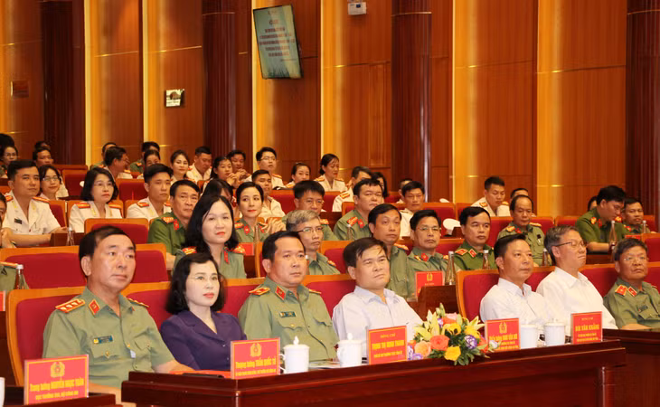 Các đại biểu tham dự hội nghị.