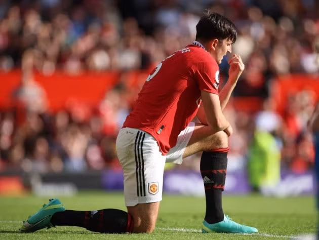 Maguire phải tự cứu lấy sự nghiệp của mình, theo đó rời Old Trafford, tìm bến đỗ phù hợp hơn thời gian tới. Ảnh: Reuters.