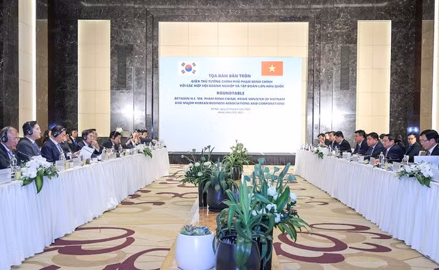 Cuộc tọa đàm, Diễn đàn Doanh nghiệp Việt Nam - Hàn Quốc là sự kiện quan trọng được tổ chức trong khuôn khổ chuyến thăm cấp Nhà nước tới Việt Nam của Tổng thống Hàn Quốc Yoon Suk Yeol - Ảnh: VGP/Nhật Bắc