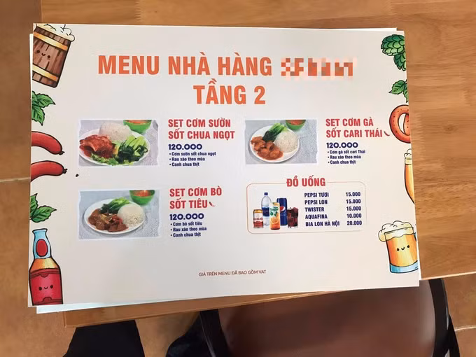 Giá và hình ảnh được niêm yết công khai trên thực đơn nhà hàng.