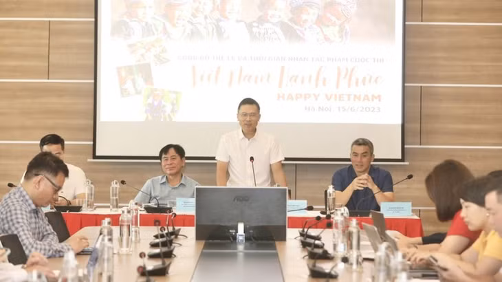 Ông Phạm Anh Tuấn, Cục trưởng Thông tin đối ngoại công bố thể lệ cuộc thi ảnh, video "Việt Nam hạnh phúc" . (Ảnh: Minh Quyết, TTXVN)