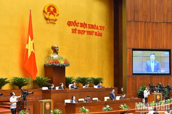 Quang cảnh phiên chất vấn Bộ trưởng Giao thông vận tải Nguyễn Văn Thắng. (Ảnh: THỦY NGUYÊN)