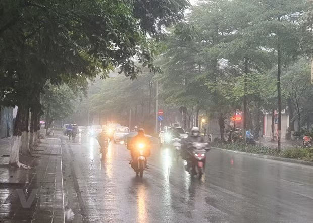 Khu vuc Bac Bo tang nhiet, chieu toi xuat hien mua rao va dong hinh anh 1