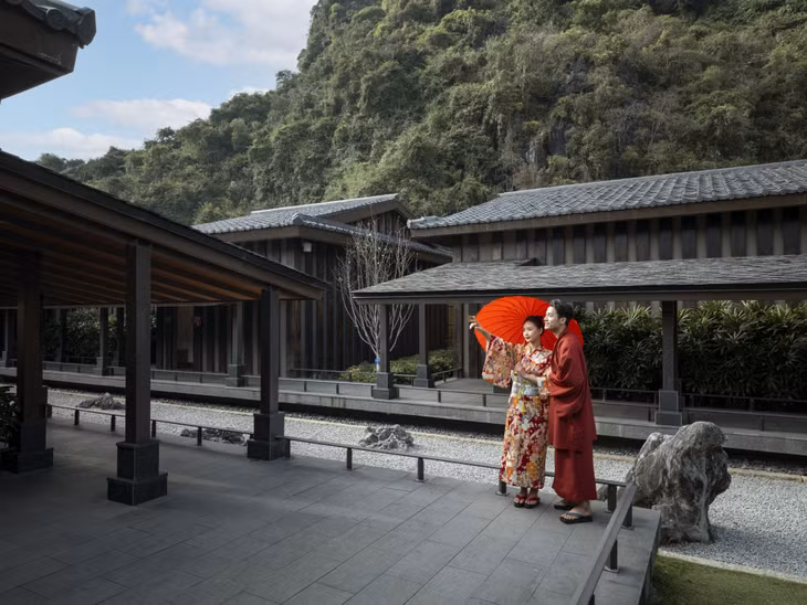 Dạo bước trong không gian Yoko Onsen Quang Hanh cũng là một liệu pháp chữa lành