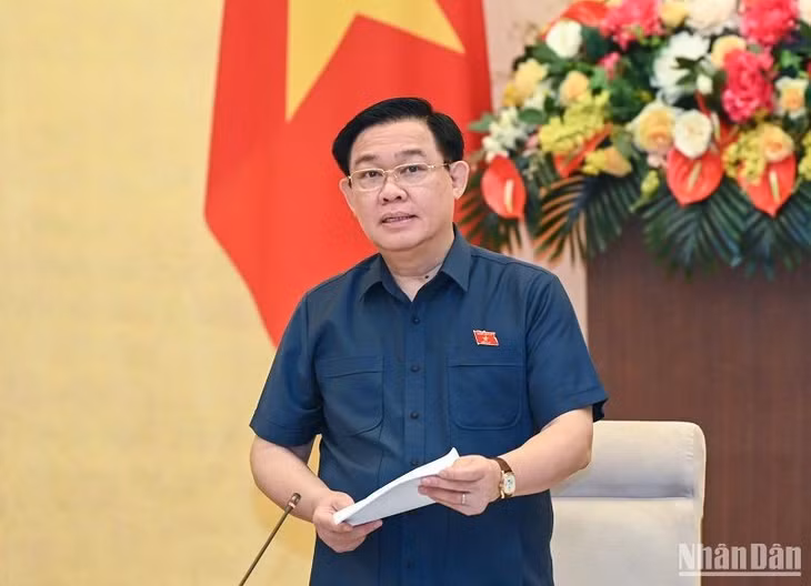 Chủ tịch Quốc hội Vương Đình Huệ phát biểu khai mạc phiên họp. (Ảnh: DUY LINH)