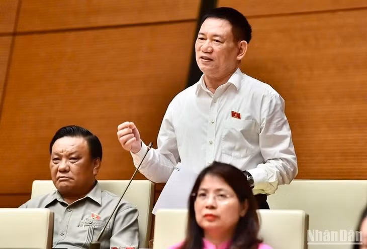 Bộ trưởng Tài chính Hồ Đức Phớc tham gia giải trình, làm rõ một số nội dung liên quan. (Ảnh: ĐĂNG KHOA)