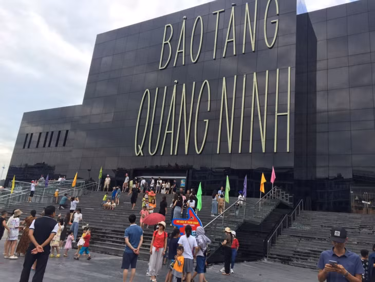Bảo tàng Quảng Ninh, một trong những công trình văn hóa lớn phục vụ thanh thiếu nhi và người dân.