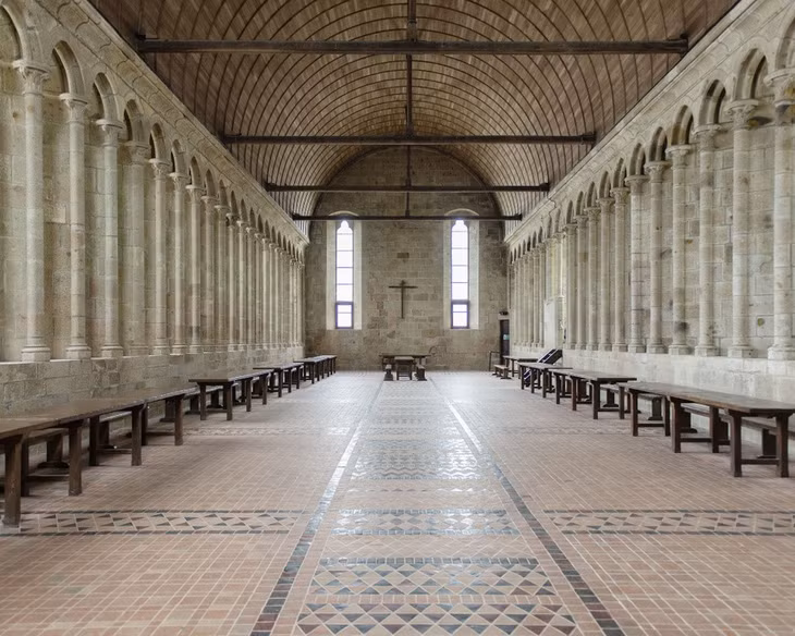 Mont Saint-Michel luôn nổi tiếng và thu hút hàng triệu người hành hương trong suốt lịch sử. Thomas Velter, giám đốc điều hành của cơ sở công cộng Quốc gia Mont Saint-Michel, nói với CNN: "Đây là địa điểm hành hương lớn nhất ở phương Tây, trước Santiago de Compostela". Ảnh: World Heritage Journeys.