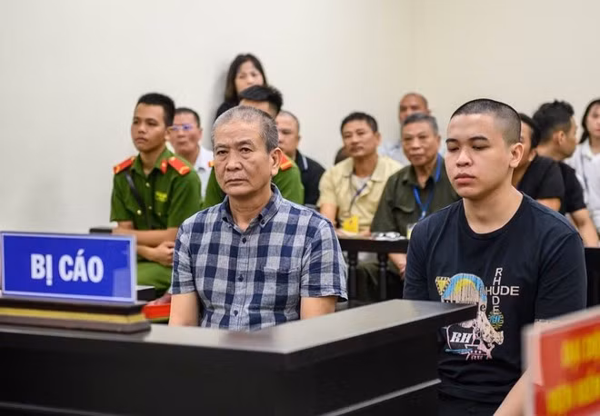 Hai bị cáo Khanh và Được tại phiên tòa ngày 8/6.
