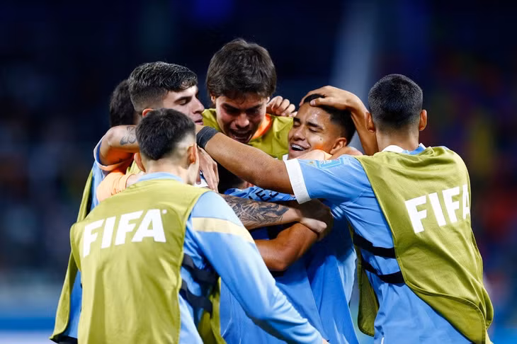 U20 Uruguay giành chức vô địch World Cup đầu tiên trong lịch sử.