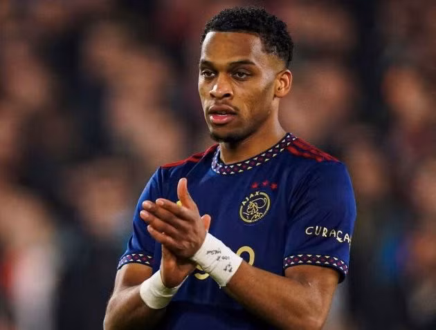 Jurrien Timber đã ở rất gần Arsenal.
