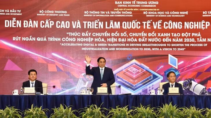 Thủ tướng đến dự và đồng chủ trì diễn đàn.