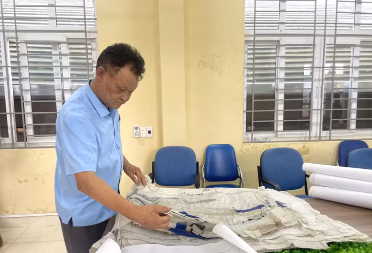 Hệ thống bản đồ giải thửa 299, sổ mục kê… của xã Dực Yên hiện bị mất và rách nát nhiều.