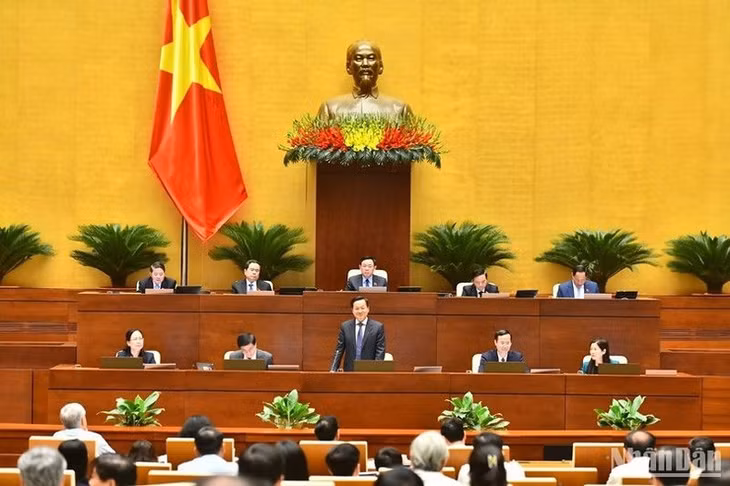 Phó Thủ tướng Chính phủ Lê Minh Khái trả lời chất vấn của đại biểu Quốc hội. (Ảnh: ĐĂNG KHOA)