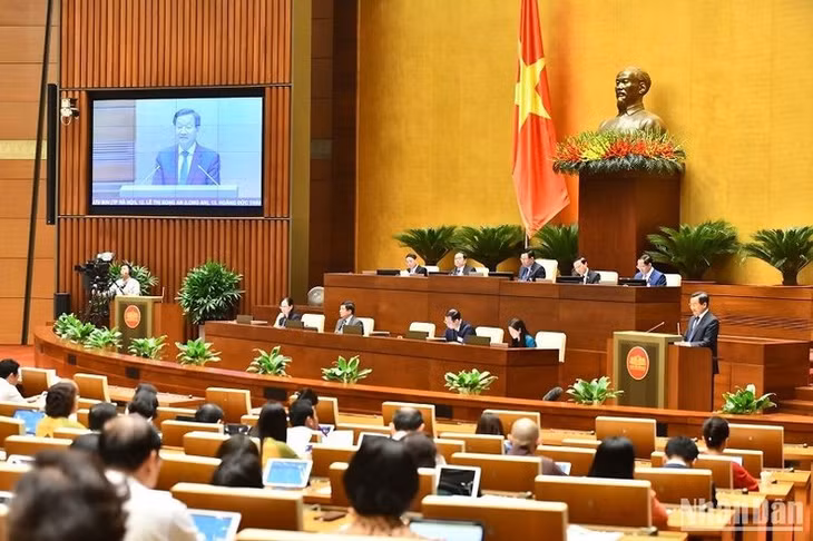 Phó Thủ tướng Lê Minh Khái trả lời câu hỏi của đại biểu Quốc hội. (Ảnh: ĐĂNG KHOA)